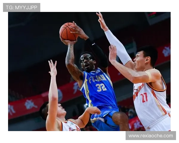 劳森半场16分钟高效9中7轰18分8篮板3助攻引爆赛场表现